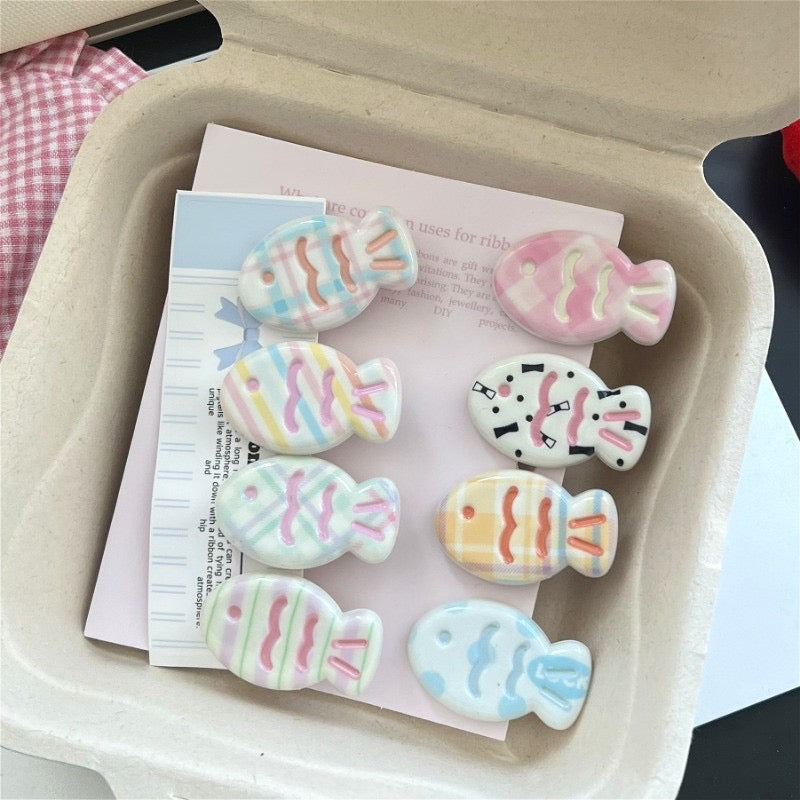 [ランダム - 非売品] ヘアクリップ＆ステッカー♡ ご注文ごとにプレゼント